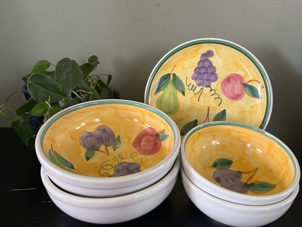 Caleca Frutta Hand Painted Italian Pottery Set 4 Ceramic Bowls and 1 Round Plate